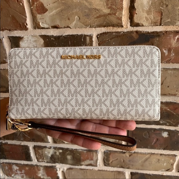 Michael Kors Handbags - OFFERS? NEW Michael Kors Continental Wallet